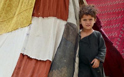 Une famille afghane déplacée lutte pour sa survie dans le contexte du récent regain de violence