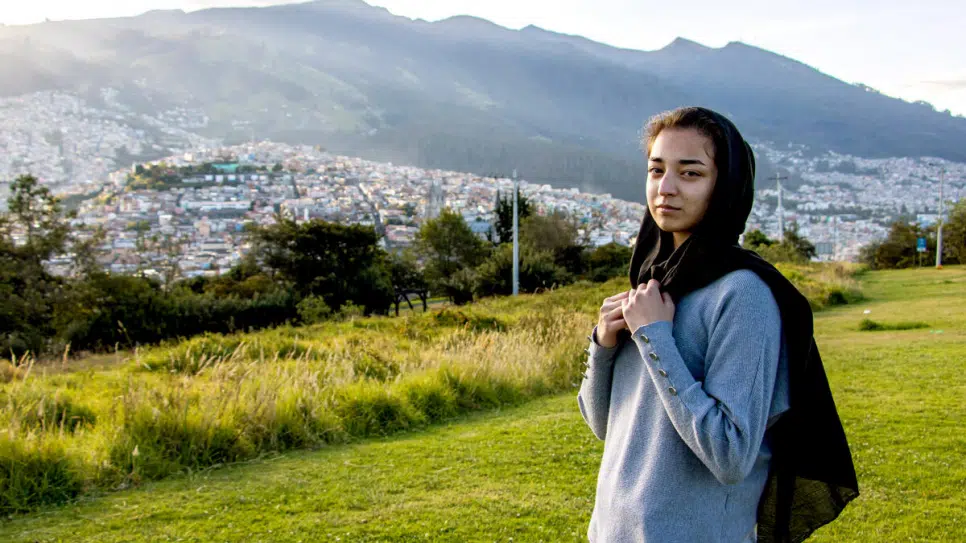 Une adolescente afghane marque de son empreinte la ville équatorienne qui lui a donné refuge