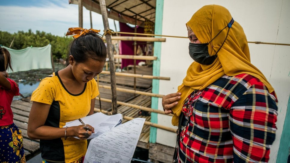 Des volontaires renforcent l’enregistrement des naissances des Bajau dans un contexte de pandémie
