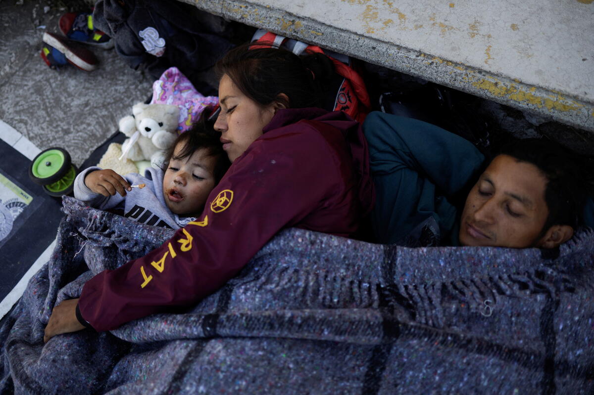 A family rests in the Mexican city of Rio Frio de Juarezas