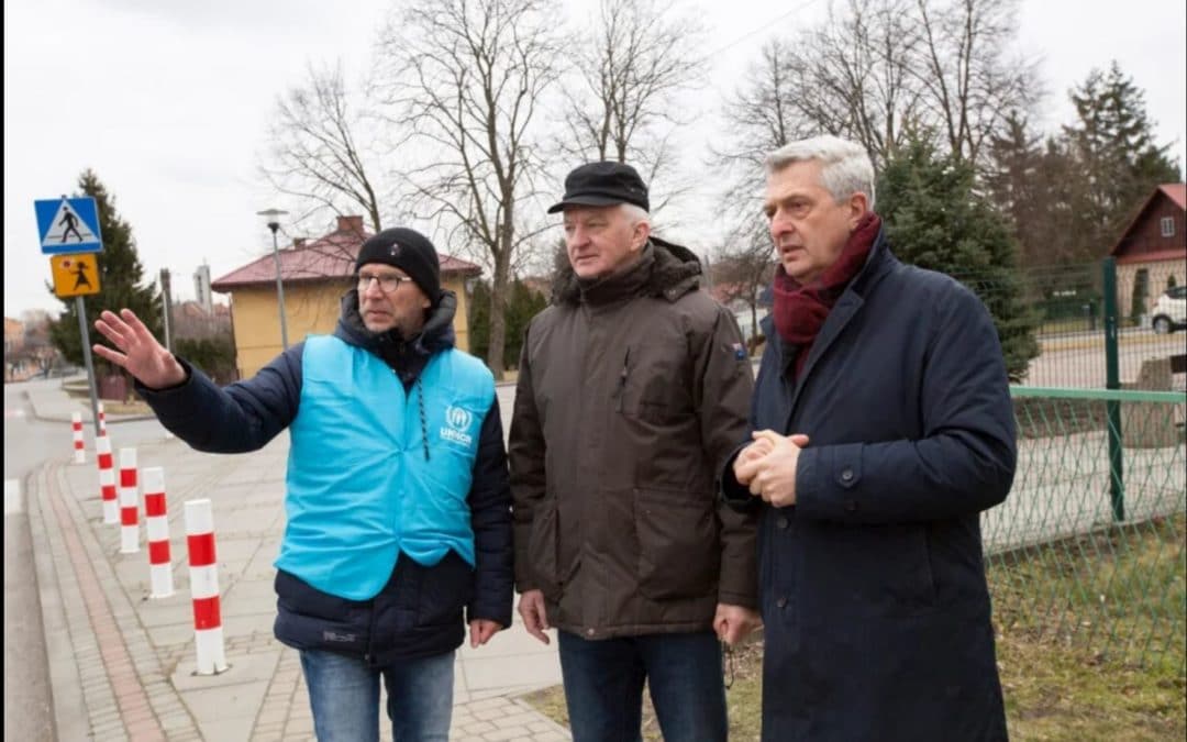 Polish border town welcomes refugees from Ukraine, but will itself need help