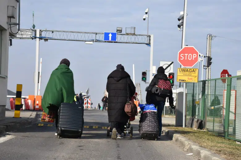 Women with bags walking towards the Ukraine boarder