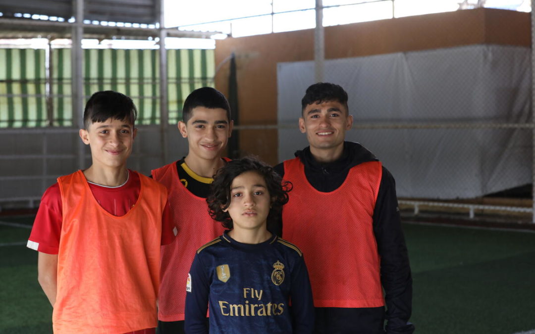 Quatre frères syriens au Liban font équipe sur le terrain de football et chez eux