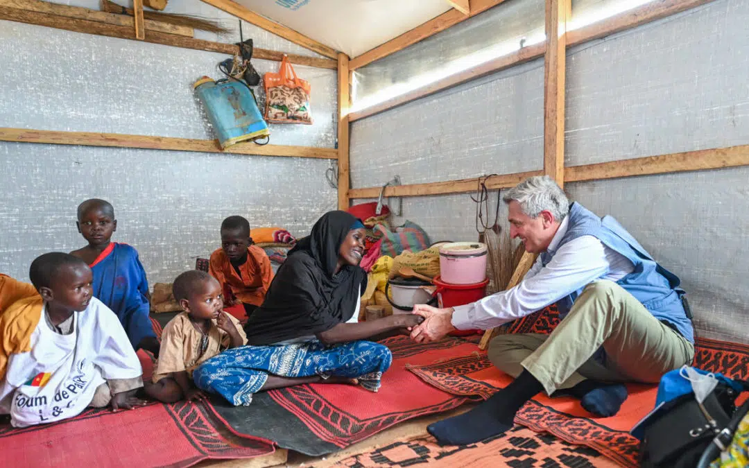 Filippo Grandi rend visite à des Camerounais déplacés par des conflits liés à la raréfaction des ressources