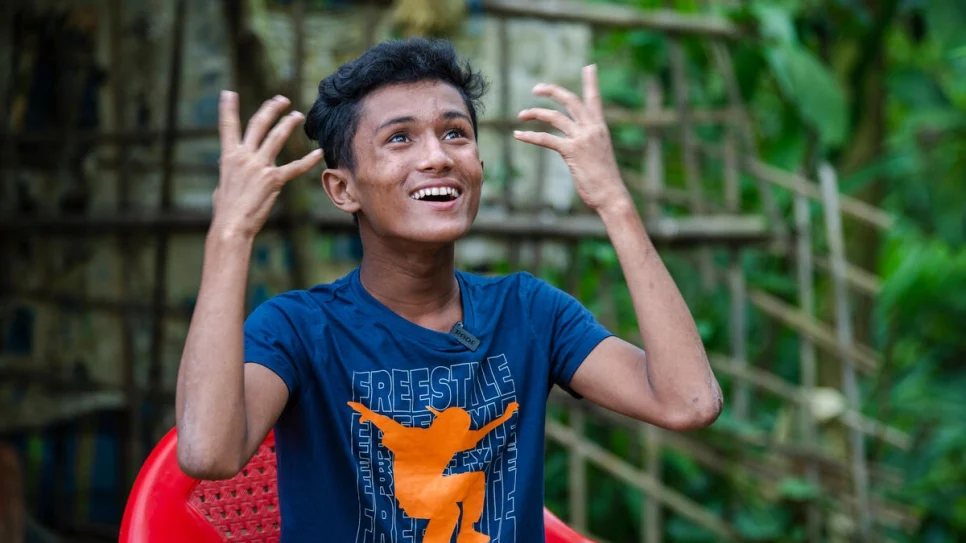 Un jeune Rohingya à l’école du langage photographique