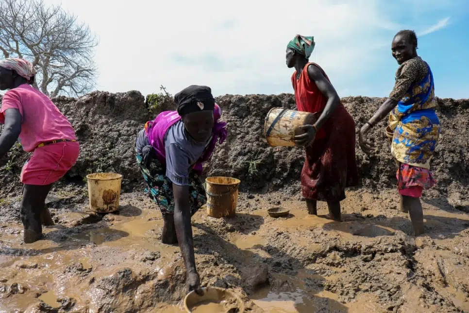 Displaced women in South Sudan work to hold back floodwaters