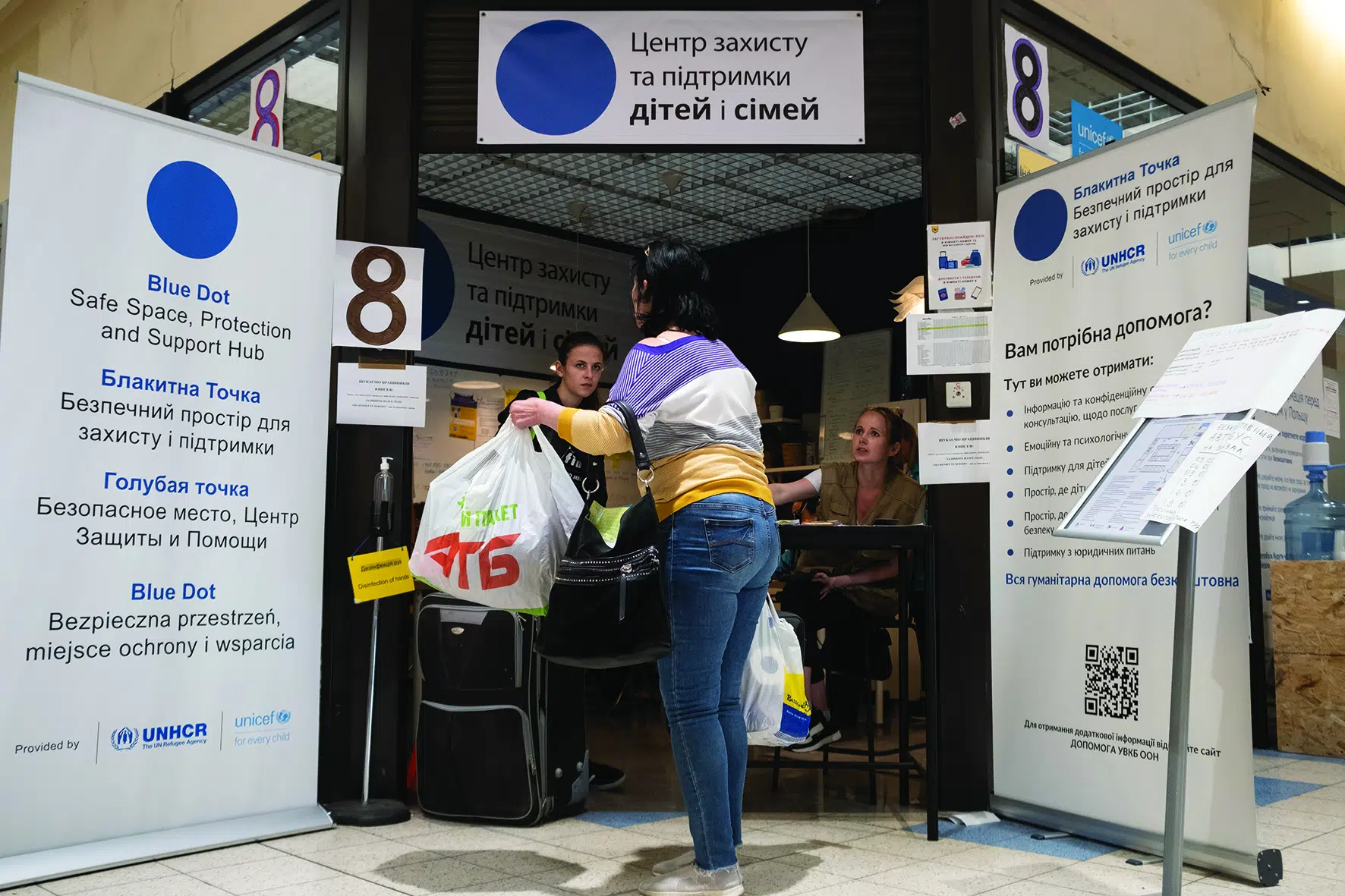 A temporary refugee transit centre has been set up at a former Tesco mall in Przemysl, where UNHCR established a Blue Dot Safe Space, Protection and Support Hub with UNICEF and other partners.