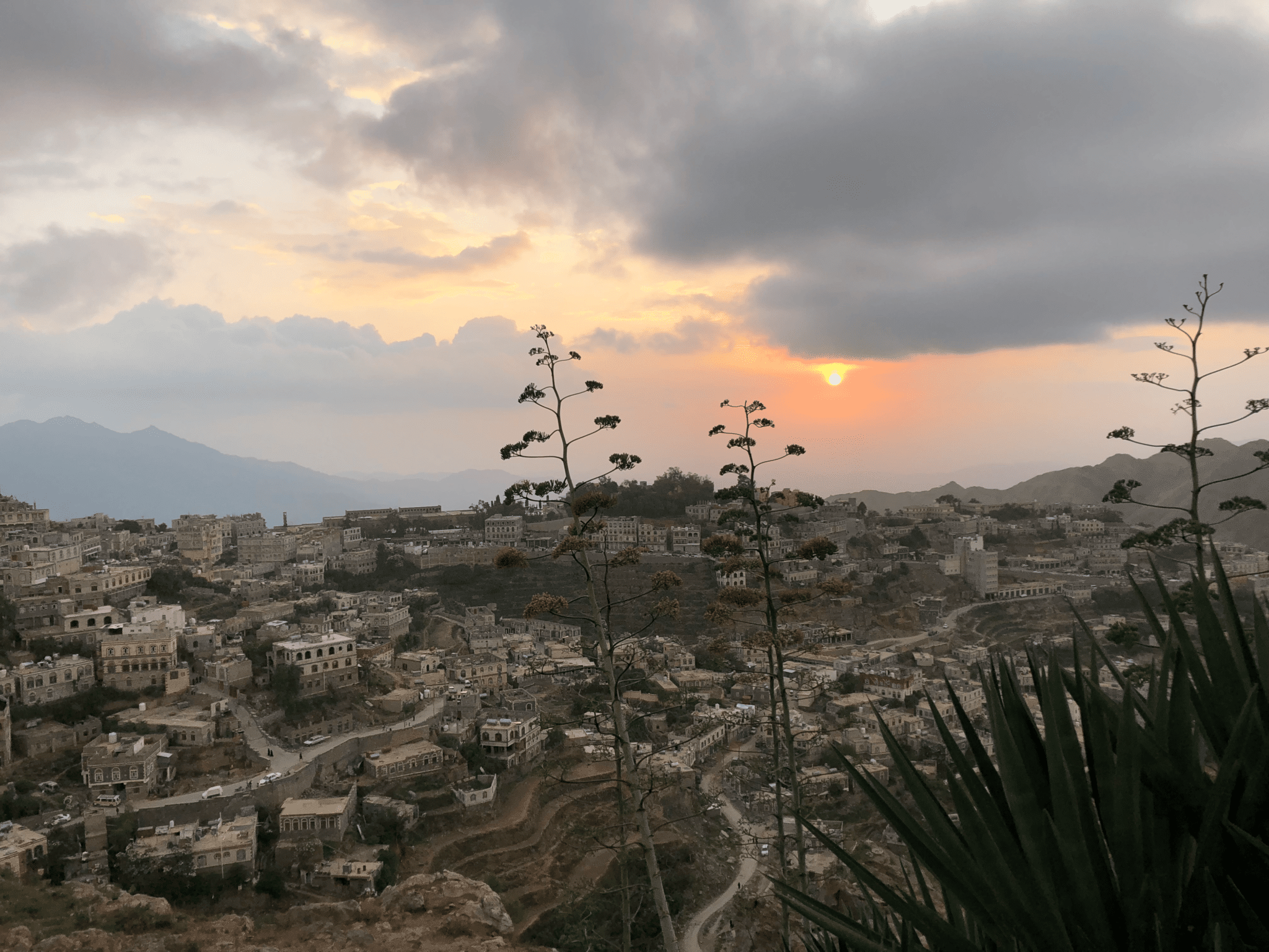 The town of Abs, Hajjah Governorate, where UNHCR is constructing 3,200 transitional shelters for people living in dire conditions. © UNHCR