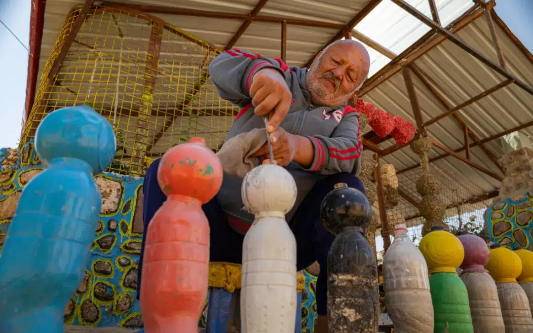 En Jordanie, un réfugié syrien transforme des déchets en objets d’art