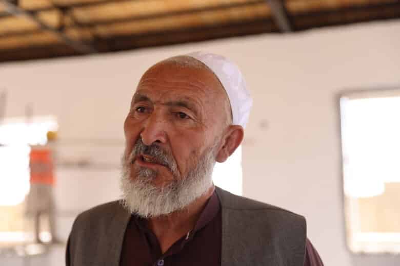 Former refugee Haji Gheyas, whose wife is a weaver, says the new centres will have a "dramatic impact".
© UNHCR/Caroline Gluck