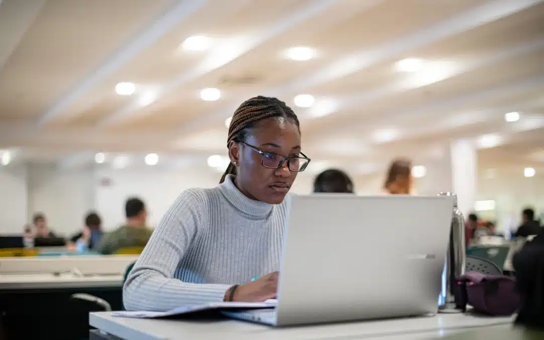 Le HCR relève des progrès en matière d’éducation des réfugiés, avec un taux d’inscription dans l’enseignement supérieur atteignant 7 %