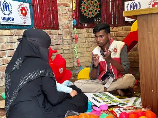 Using a rubber band stretched tight between two hands, Rohingya community para-counsellor Nur Kalam, 21, explains how stress can make us snap." Nur Kalam is one of 80 Rohingya refugees from Myanmar trained by UNHCR and partners to offer individualised counselling to Rohingya refugees from Myanmar, as part of the mental health and psychosocial support programme (MHPSS) in Cox's Bazar. Nur Kalam says that sessions often focus on "how to replace negative thoughts with useful thinking, and how to build support networks within the community." ; Refugees who fled violence in Myanmar to Bangladesh since August 2017 continue to face mental health and psychosocial concerns. These can affect their long-term mental health and psychosocial well-being. In addition to their experiences in Myanmar and the impact these events had, their living conditions in the refugee settlements in Cox’s Bazar contribute to higher levels of daily stress for the refugees. Consequently, the mental well-being of the most vulnerable continues to be affected and requires support