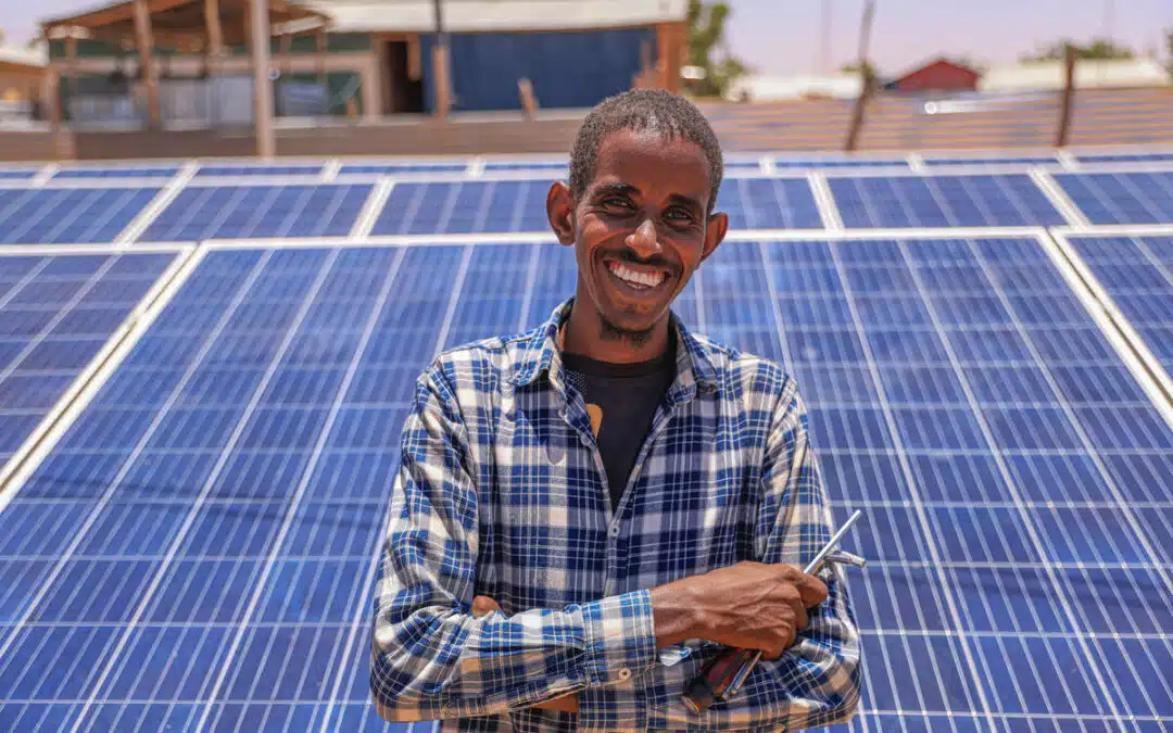 Une coopérative de production d’énergie solaire apporte lumière et développement aux réfugiés en Éthiopie
