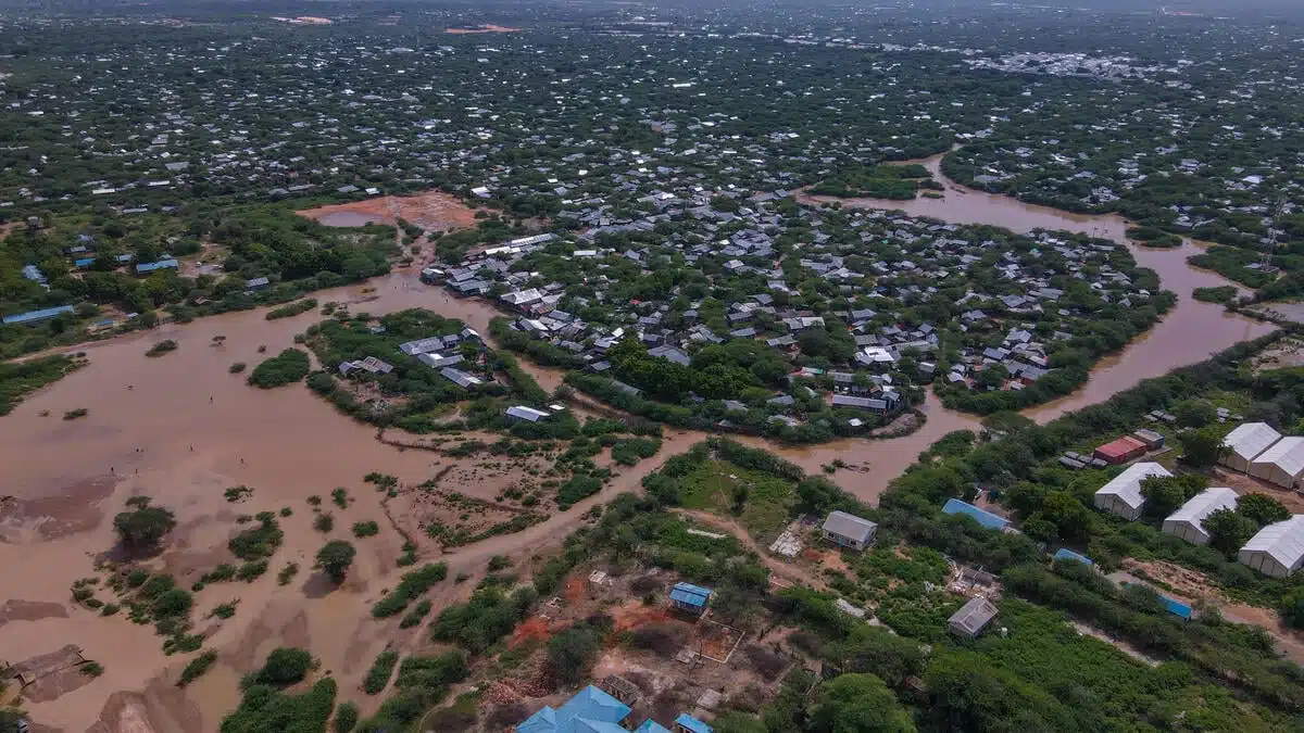 Plan aérien des zones inondées dans les camps de réfugiés de Dadaab.